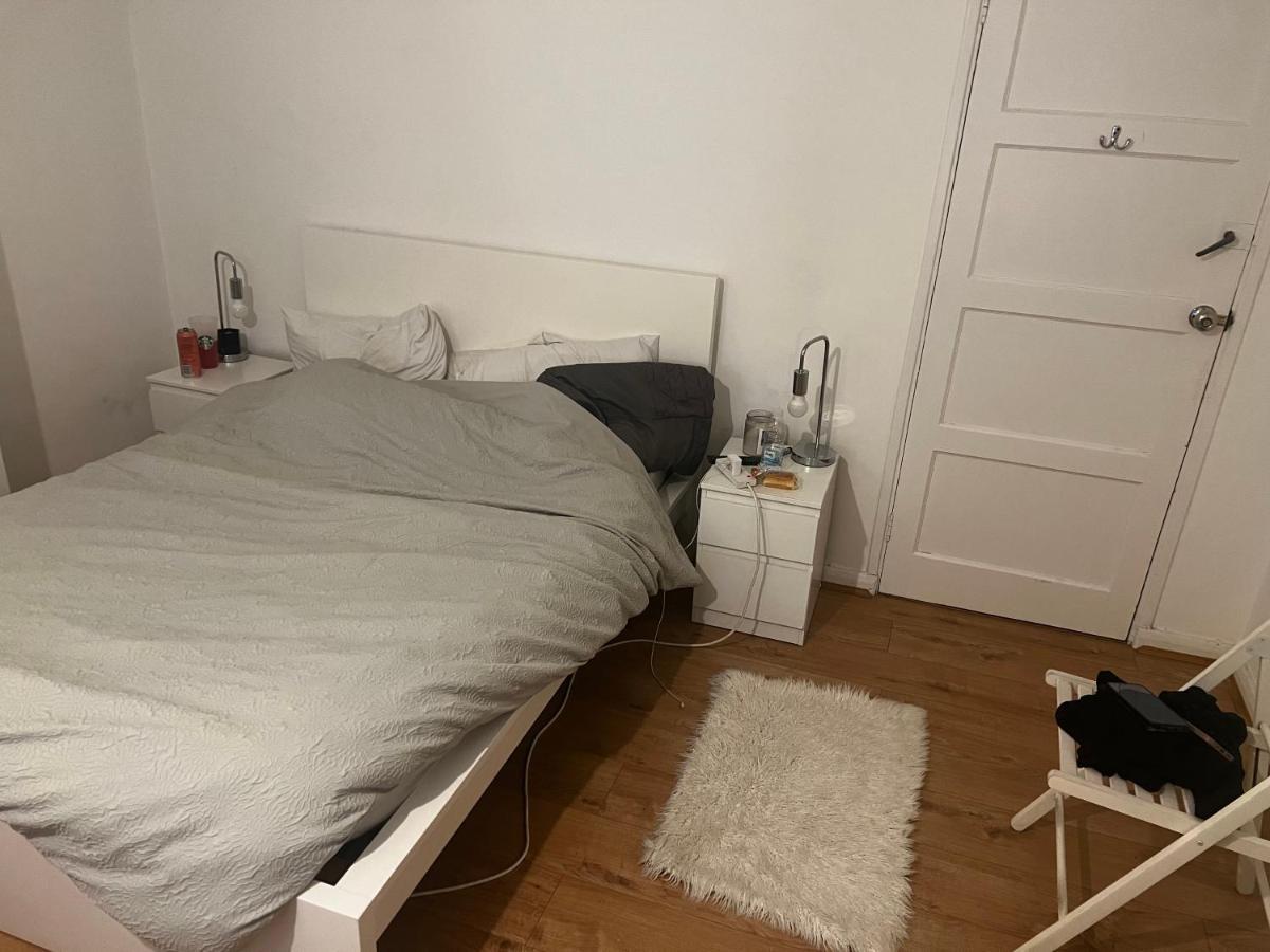 Spontaneous * Kingston upon Thames (Greater London)